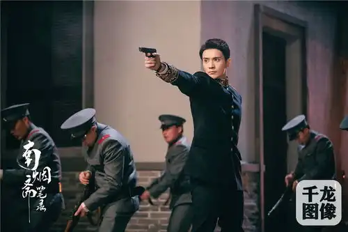 南烟斋笔录曝光热血青年剧照刘亦菲井柏然神情坚毅不妥协