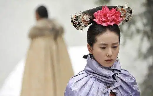 凄美的二胡前奏,仿佛在说,你不可能高高兴兴地看完这部剧的