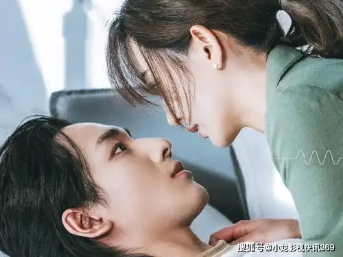 李宏毅新剧搭档赵丽颖四姐,剧照cp感溢出屏幕,这次终于要追
