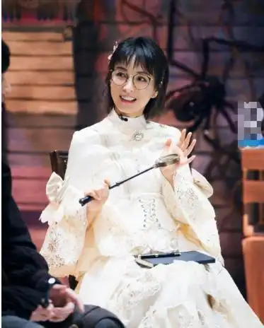 明星大侦探里吴昕的扮相好漂亮这才是吴昕综艺的正确打开方式
