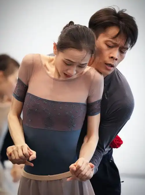芭蕾舞剧歌剧魅影为什么很费鞋听吴虎生和戚冰雪聊幕后