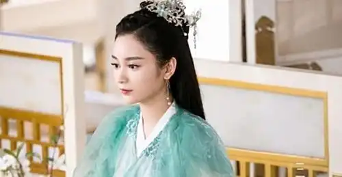 长月烬明白发美艳女配,还是香蜜的穗禾,凭高颜值俘获粉丝心
