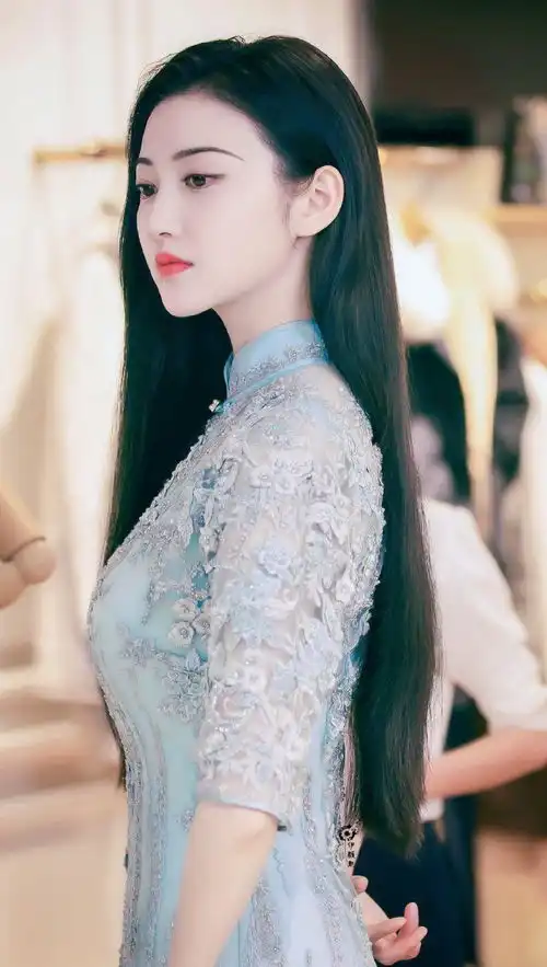 不知大家有没有司藤景甜的高清旗袍图片,可否分享下