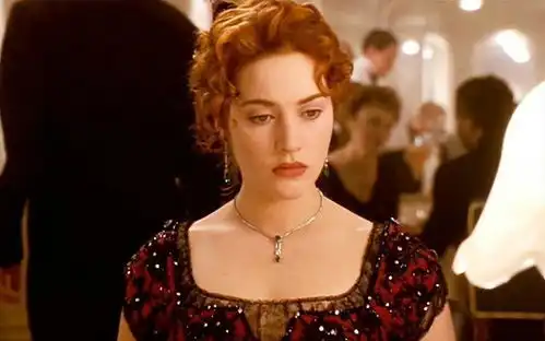 泰坦尼克号凯特温斯莱特女儿做了演员,她的外貌引起了讨论
