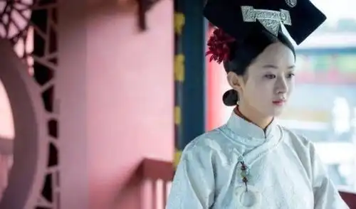 她是清朝首位被封妃的奴才,死后康熙亲自祭奠,雍正却一直抹黑她
