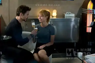 钢铁侠2发布新照唐尼携斯嘉丽性感起舞
