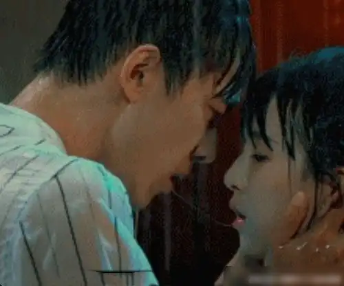 影视剧里的奇葩吻戏,面条吻,饺子吻,烧饼吻,拉丝吻
