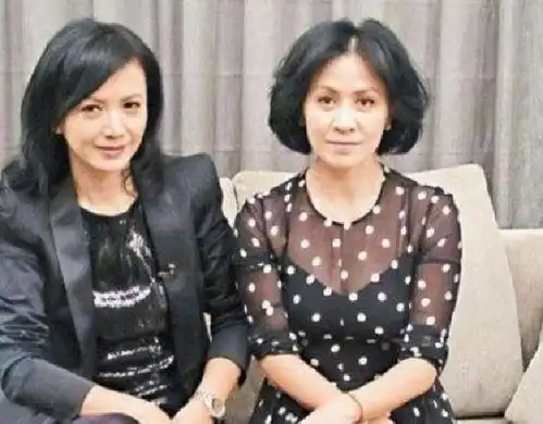 她是梁朝伟初恋,也是刘嘉玲闺蜜,56岁美貌依旧,堪称冻龄女神
