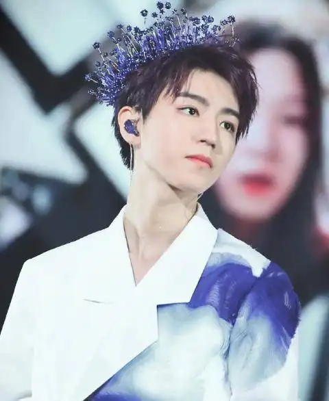 明星造型大pk,热巴惊艳众人,王俊凯清新别致,白敬亭画风清奇皇冠