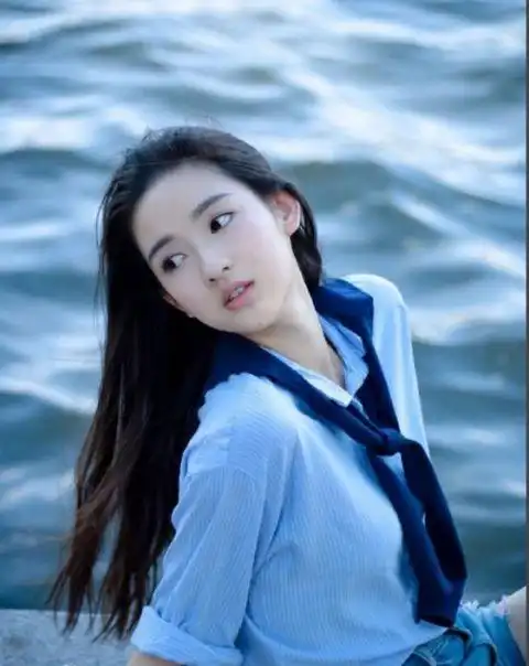 双世宠妃男主新剧来袭,演绎中国城漂图鉴,女主颜值惊艳
