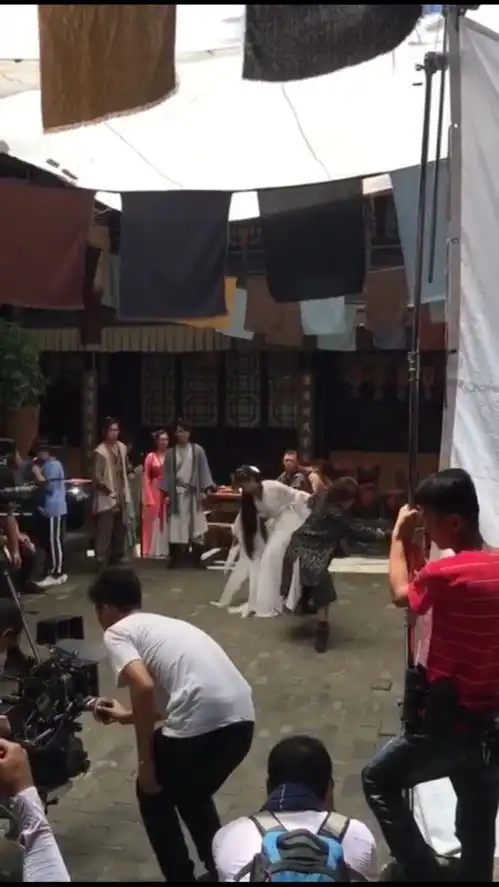 新神雕侠侣首曝路透照,杨过变黄毛小子,小龙女造型意外获赞
