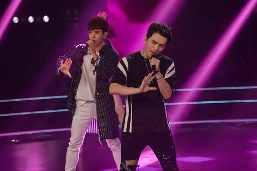 痴情玫瑰花唱响央视大贺兄弟狂吸粉