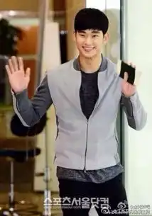 金秀贤现身南京录制节目向粉丝打招呼表情呆萌