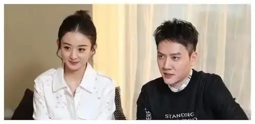 冯绍峰拍戏被偶遇,瘦出尖下巴,超细铅笔腿走路成罗圈状
