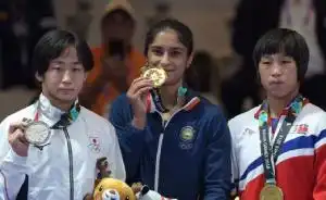 刘湘打破世界纪录泳坛女神拿下女子仰泳50米金牌
