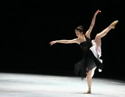 乡村爱情里的王小蒙,离开赵本山后,37岁凭舞蹈实力名满天下
