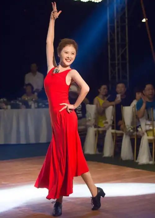 沈腾老婆也太美了近照公开如赵丽颖,粉丝看完都呆了
