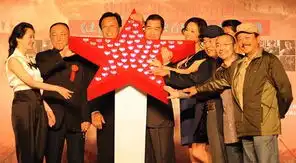 建国大业首映韩三平票房过2亿就发钱
