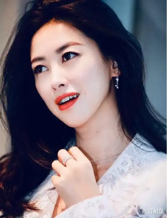 她凭什么迷倒法拉利太子看完她压箱底的私照,我终于明白了
