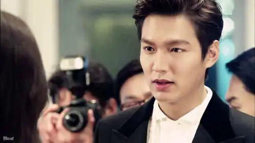 这发型怎么吹要用什么定型
