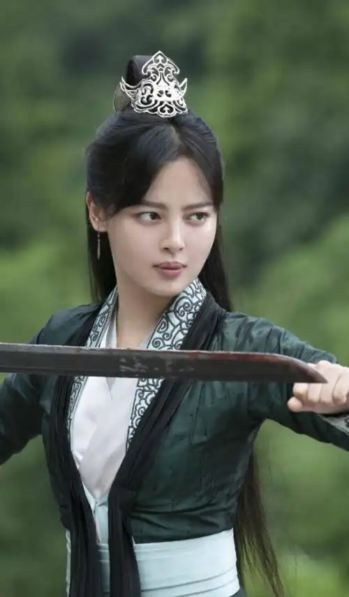 辛芷蕾当礼仪小姐被发掘,和梁朝伟拍广告,和翟天临恋爱稳定
