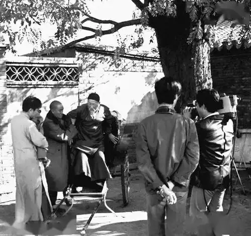 85版四世同堂演员今昔照,三位女演员实在抢眼,可惜多位老戏骨已去世