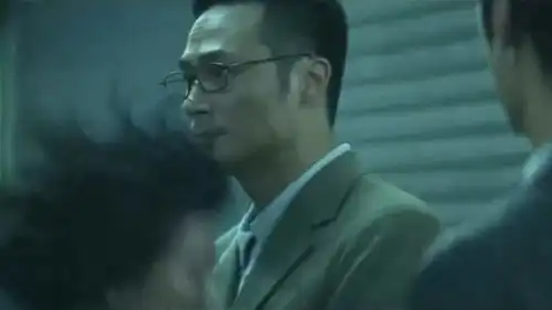 无间道保镖和卧底都被杀害,三叔把他们扔进火里,给倪坤陪葬