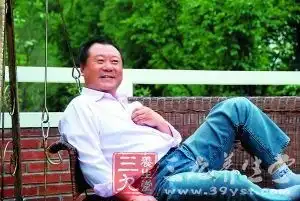 老大的幸福范伟畅谈养生之道
