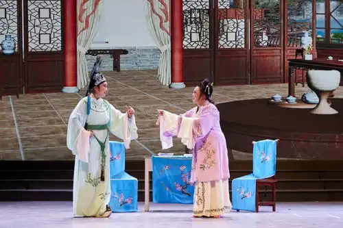 连云港市第三届戏剧节优秀剧目展演之大型淮海戏梁山伯与祝英台精彩演绎引燃全场