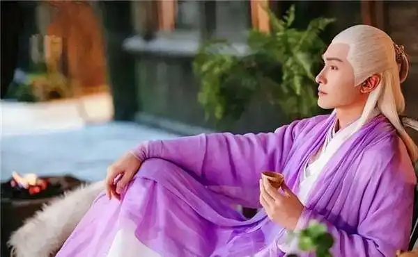 东华帝君万年不娶帝后,为何会轻易同意娶姬蘅呢

