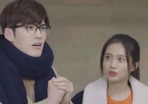 别再嫌蜜汁炖鱿鱼中的郑辉丑了看了他的寸头照,比李现还帅