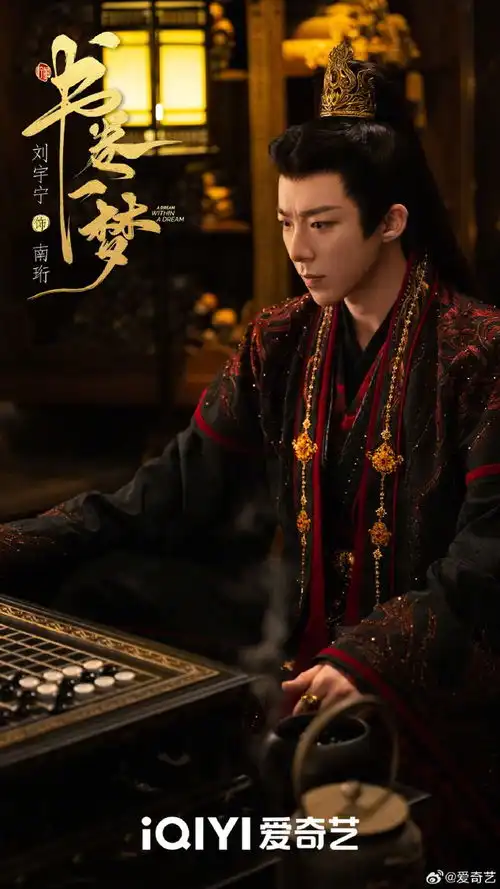 狂飙李一桐爆改安欣,女警制服控的福音,性感迷人又正派
