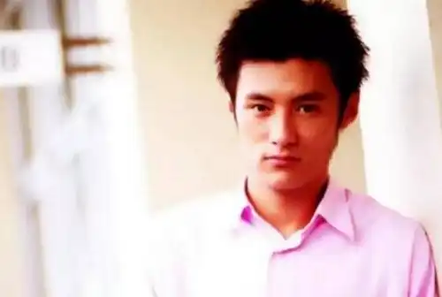 余文乐晒千万名画小模特到风流浪子,回首他那些年的绚烂泡妞史
