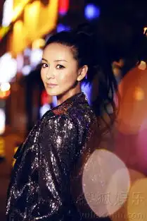 戴娇倩最新光影写真努力奔跑铸就傲骨与自信
