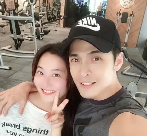 王子变青蛙范云熙张明寒时隔多年再同框与15年前几乎没差
