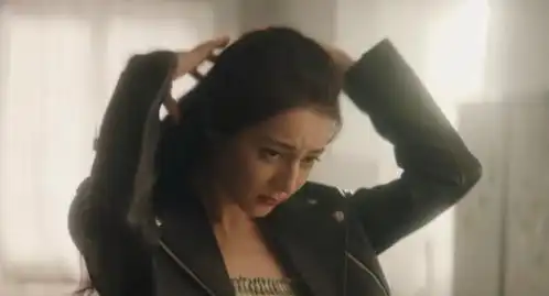 10位女星穿皮衣景甜重现司藤,刘雨昕金项链瞩目,杨颖成赢家