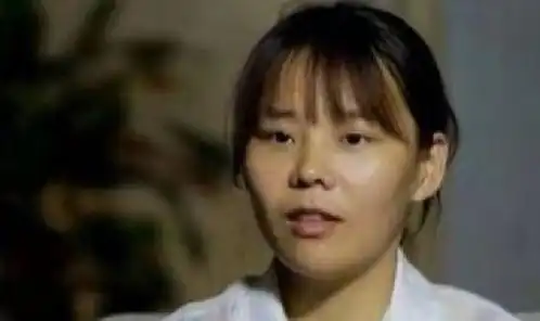 熊磊母亲晒女儿京剧照,力挺熊磊做直播,网上骂姚家忘换小号
