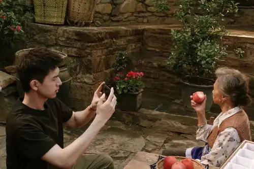 他的前半生,写成了全村的希望