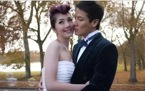 娱乐圈吃软饭的男星,老婆都是亿万富翁,他每月仅赚两万多
