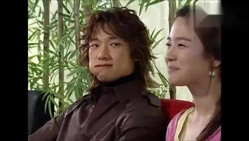 浪漫满屋李英宰韩智恩公众面前秀恩爱,宋慧乔当时好年轻啊
