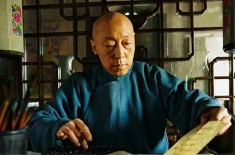 悬崖之上倪大红面瘫大眼袋演出新花样,连吴京都佩服
