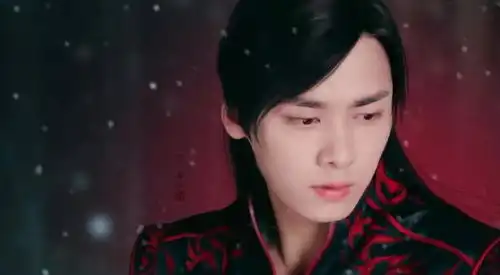 镜双城首播李易峰长胖被嘲,和陈钰琪没cp感,剧情老套
