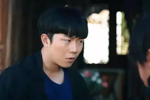 东宫导演在司藤中客串了一个角色,完全认不出来,戏太多化妆太牛