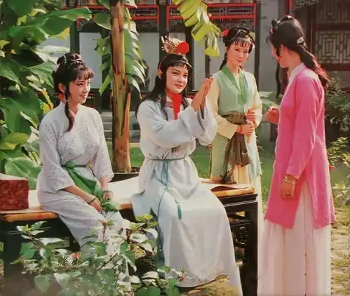 红楼梦里,碧痕被降职,是因为与贾宝玉关系暧昧
