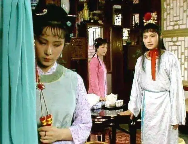 87红楼梦剧组四大美女,个个貌美如花,黛钗凤都望尘莫及
