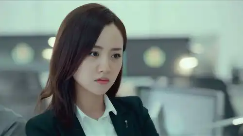 美人为馅韩沉解说得精彩绝伦,遭苏眠冷嘲热讽,韩沉吃颗糖吧