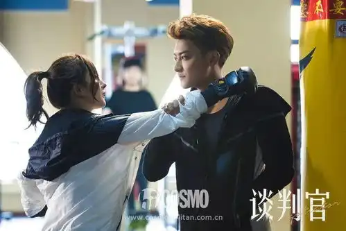 腾格尔撞衫杨幂,阔腿裤笑而不语
