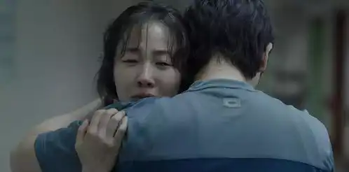 8岁被性侵,她20岁,凶手正好出狱,这部电影里的人间比地狱残酷