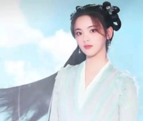 重紫杨超越魔女造型曝光,一身黑紫显妖异