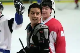 单身男女吴彦祖携高圆圆冰上共舞